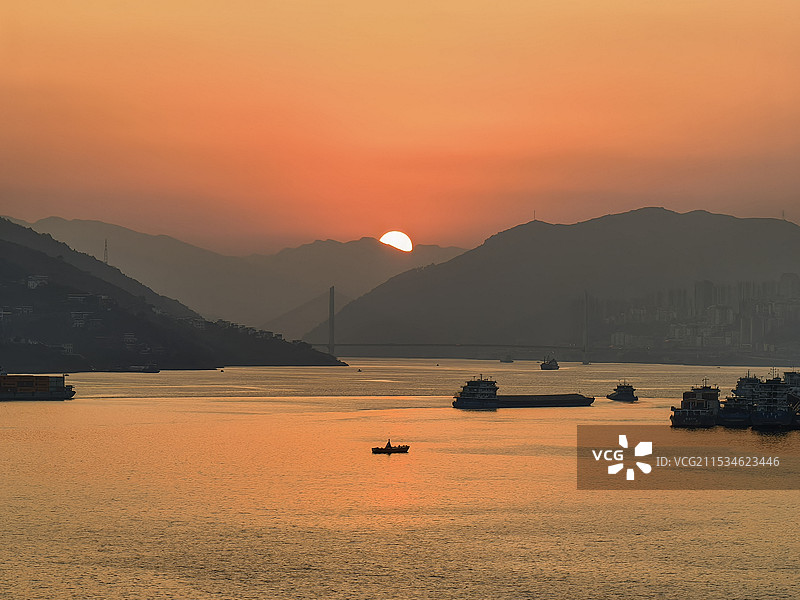 夕阳西下峡江情图片素材