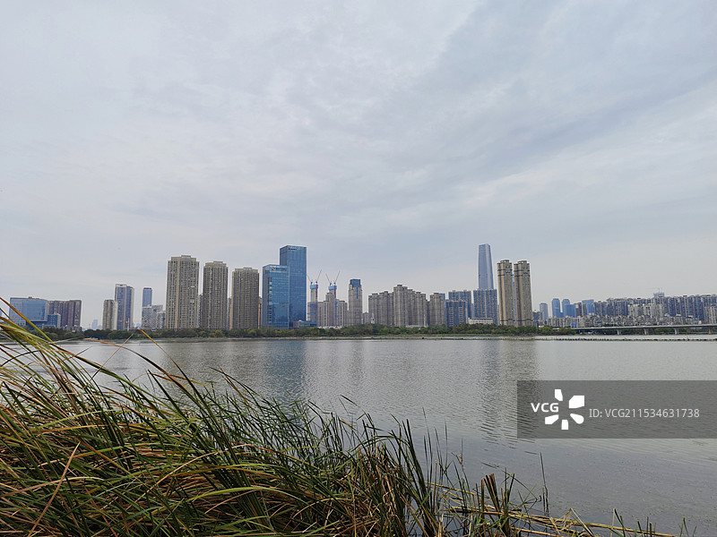 武汉沙湖公园 雾霾天 武昌滨江商务区图片素材