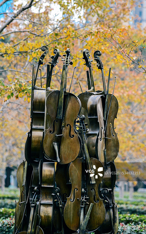 静安雕塑公园秋色图片素材
