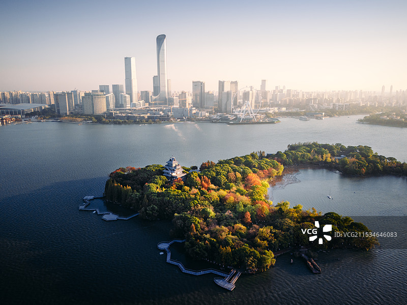 金鸡湖中的秋色图片素材