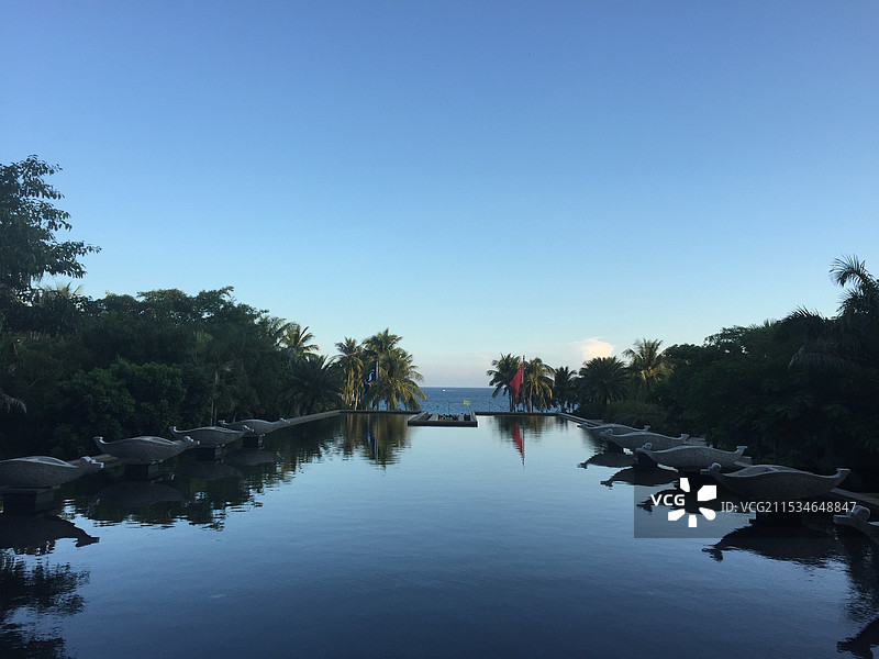三亚亚龙湾喜来登酒店户外水景观图片素材