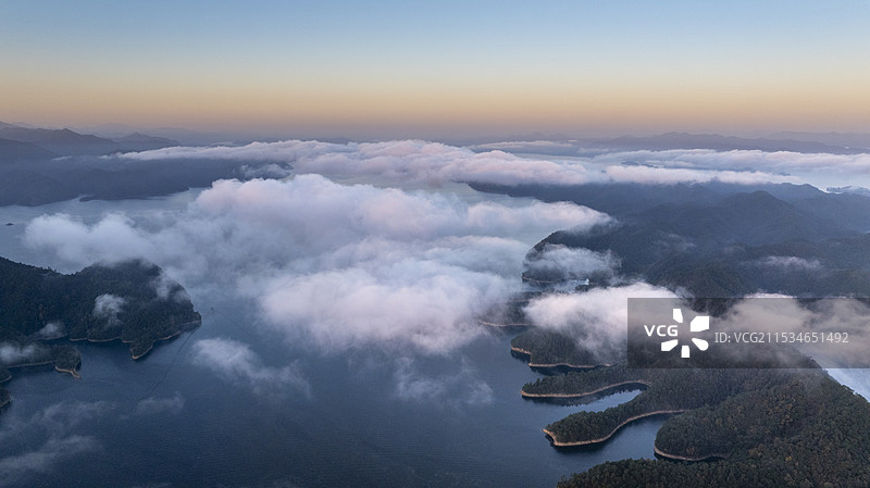 杭州千岛湖日出云海淳安市区图片素材