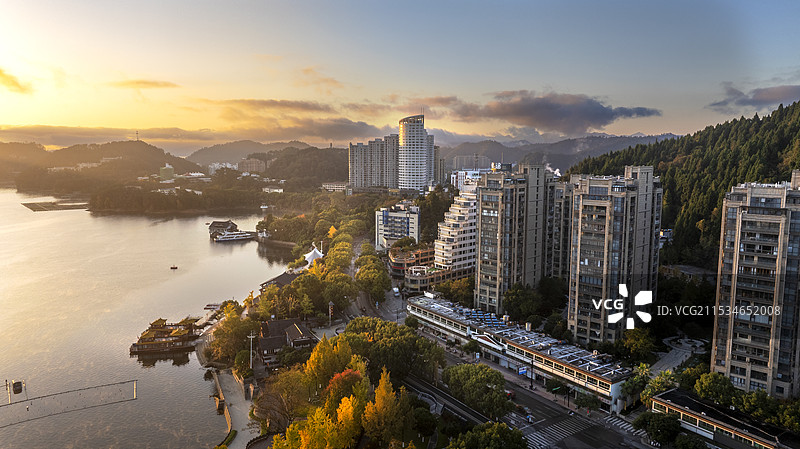 千岛湖淳安县城航拍日出图片素材