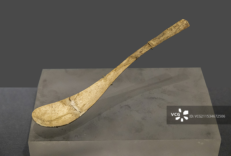 湖北省宜昌市宜昌博物馆“巴楚夷陵”展：骨勺（商，长阳土家族自治县博物馆藏）图片素材