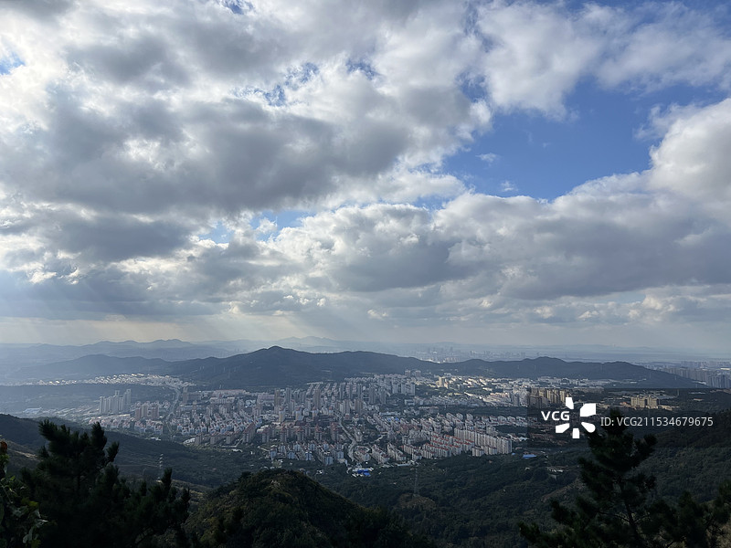 俯瞰城市风光 烟台塔山图片素材