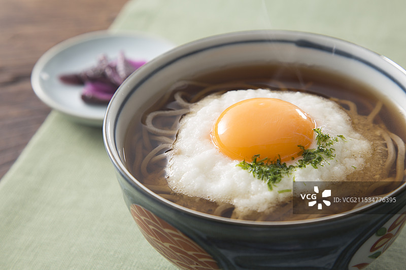 月见荞麦面和柴漬腌菜图片素材