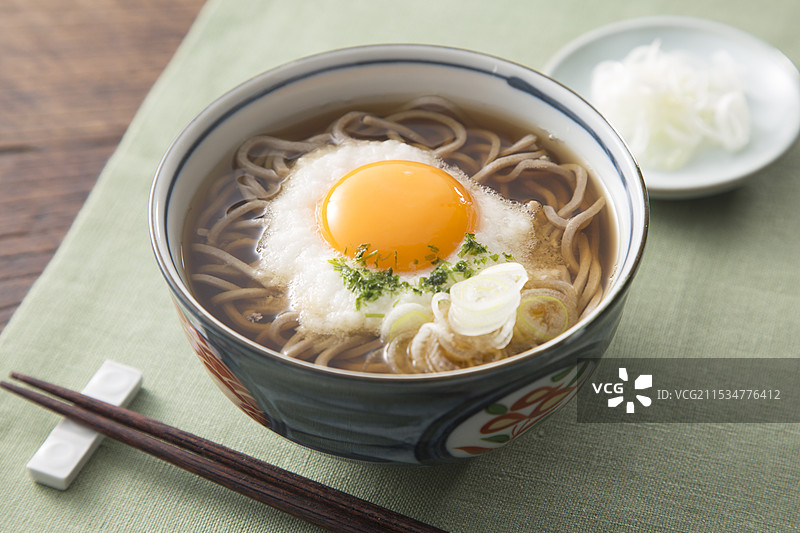 月见荞麦面和葱图片素材