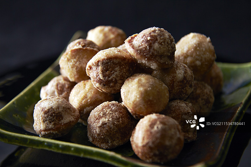 黑丝绒卡斯特拉海绵蛋糕图片素材