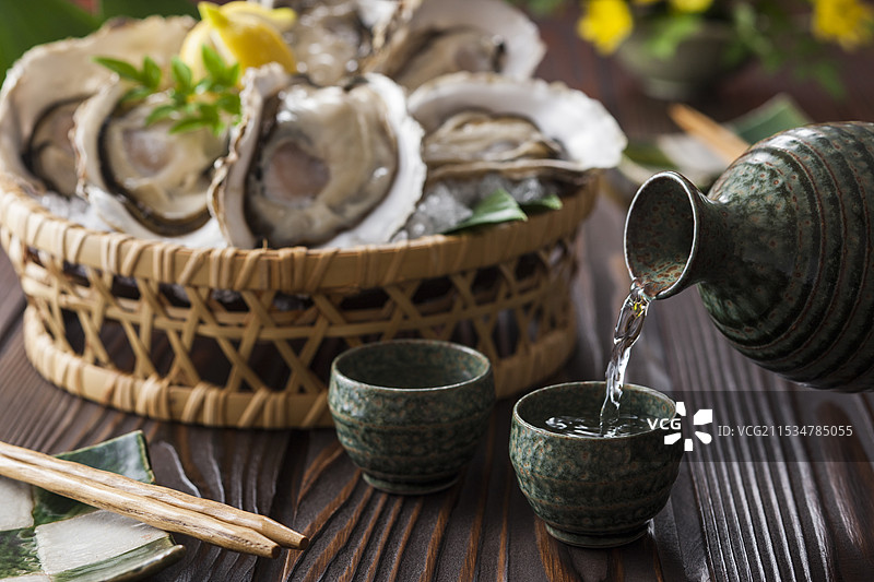 清酒与生蚝图片素材