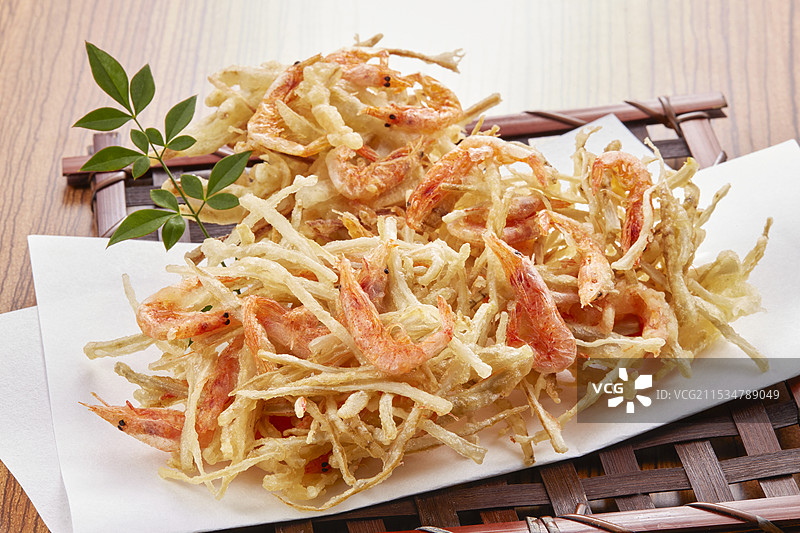 炸牛蒡根和樱花虾图片素材