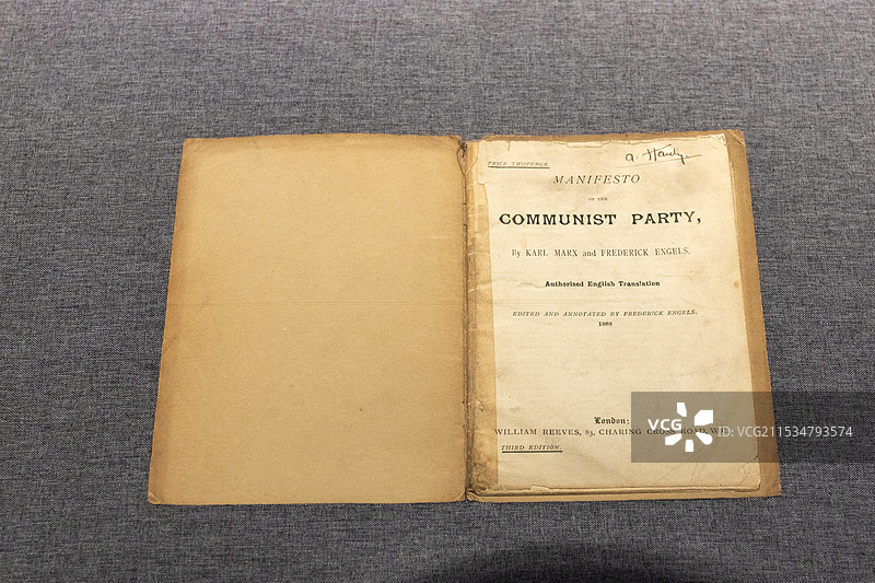 1888年英文版《共产党宣言》上海历史博物馆上海革命博物馆图片素材