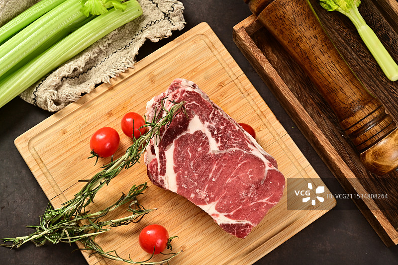 西冷生鲜牛腿肉鲜肉牛排图片素材