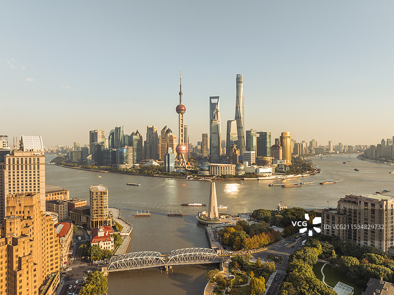上海外白渡桥黄浦江浦东陆家嘴航拍傍晚黄昏图片素材