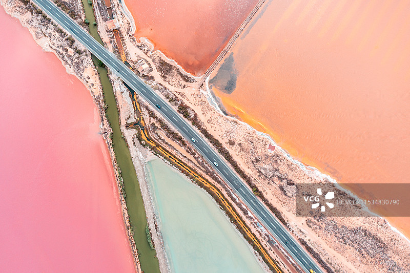 无人机航拍盐湖图片素材