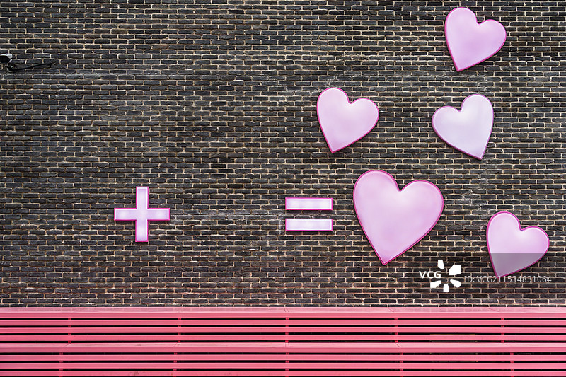 青岛西海岸嘉年华海信广场  爱心墙打卡图片素材