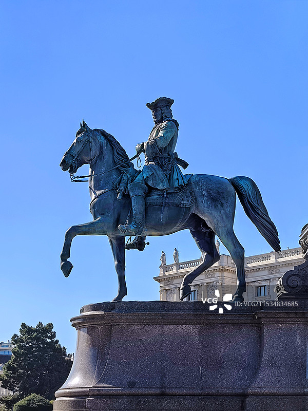 玛丽亚·特里萨纪念碑雕塑   位于奥地利维也纳自然历史博物馆广场上图片素材