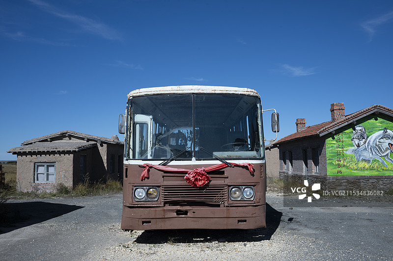 乌拉盖草原，它是世界上保存最完好的天然草原，同时拥有湖泊、湿地、白桦林等自然景观，它是内蒙古生产建设图片素材