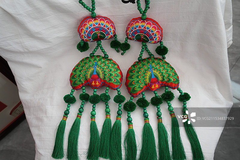 子长刺绣肚兜布堆画图片素材