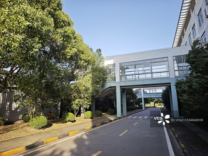上海城建职业学院奉贤校区 教学楼连廊 公办高等职业院校 应用技能型学校 职校培养技术人才图片素材