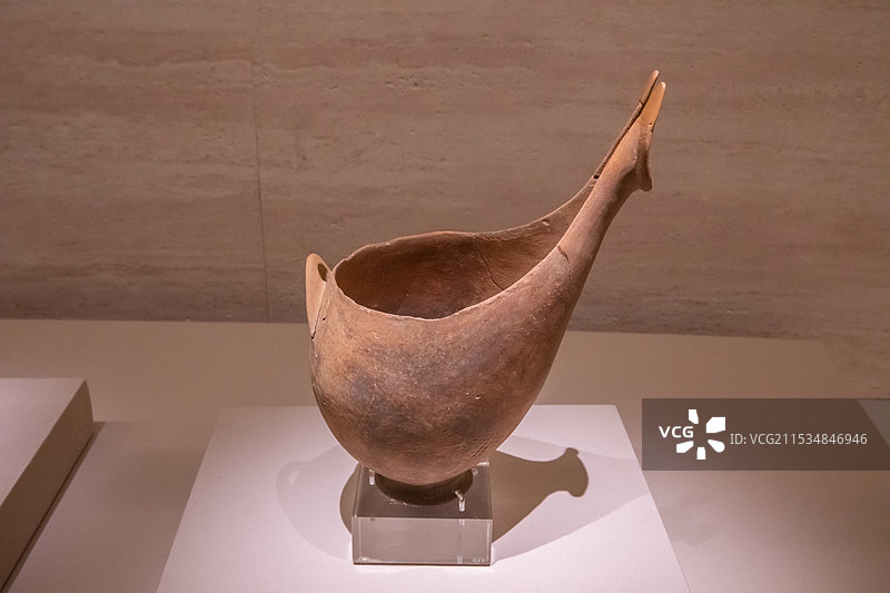 国博古希腊展"船形陶器"基克拉迪群岛的锡罗斯岛查拉德里亚尼墓葬早期基克拉迪文化公元前2800-前23图片素材
