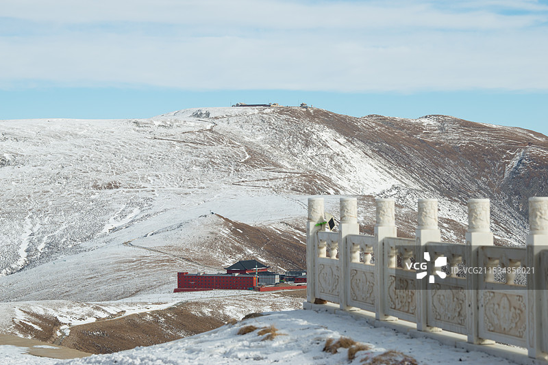 山西五台山，中台翠岩峰，演教寺，西台挂月峰，日出，雪景图片素材