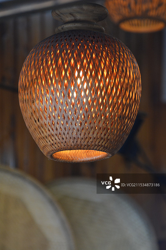 店内挂灯特写图片素材