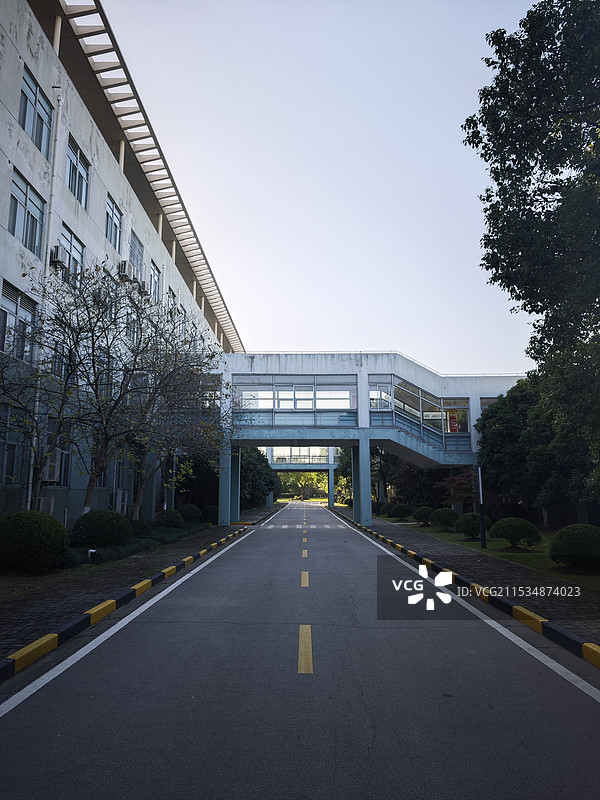 上海城建职业学院奉贤校区 教学楼连廊 公办高等职业院校 应用技能型学校 职校培养技术人才图片素材