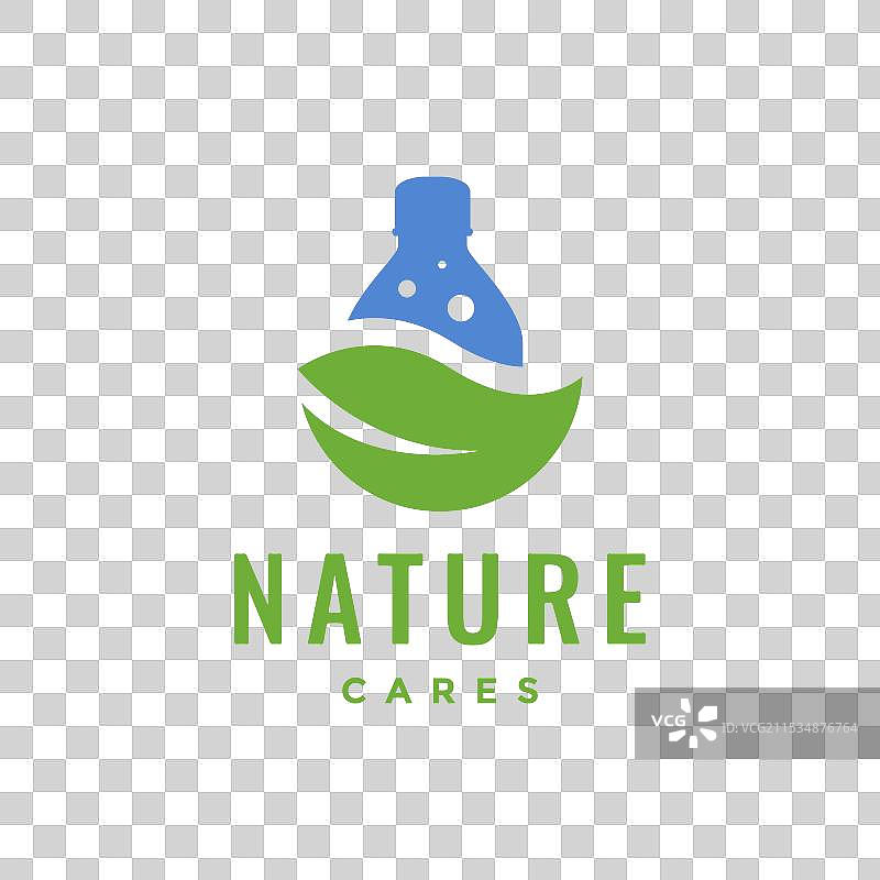 塑料瓶与树叶，关爱自然，拯救世界图片素材