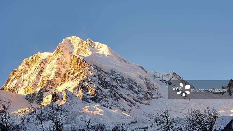 四川甘孜海螺沟观看贡嘎卫峰金银山特写图片素材