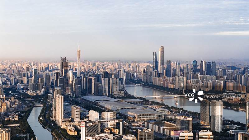 广州航拍视角下的城市天际线图片素材