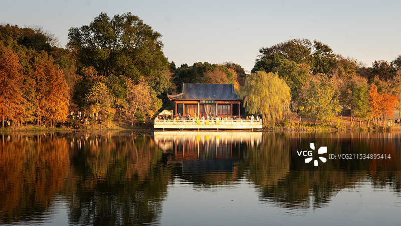 秋天的燕雀湖图片素材