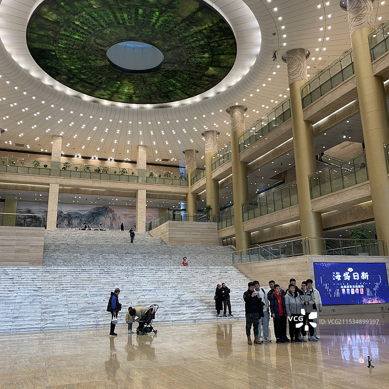 山东博物馆合影留恋图片素材