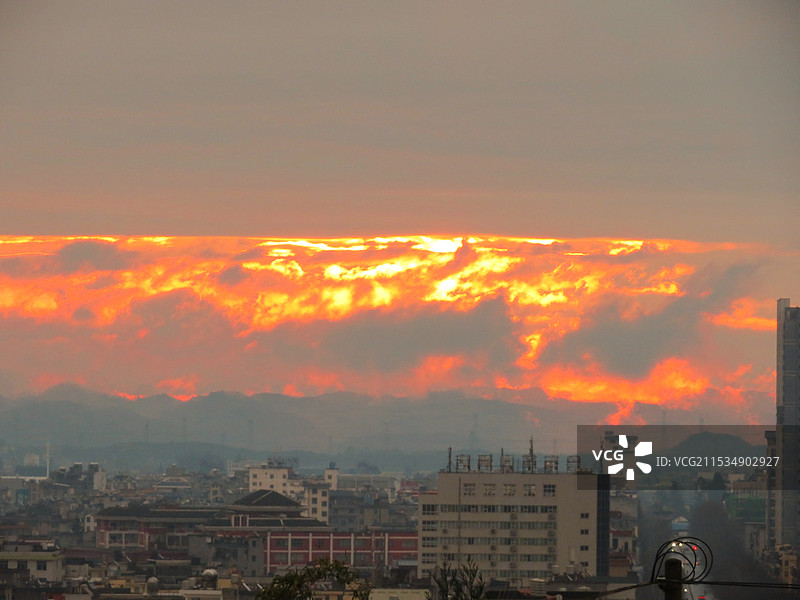 天空火烧云图片素材