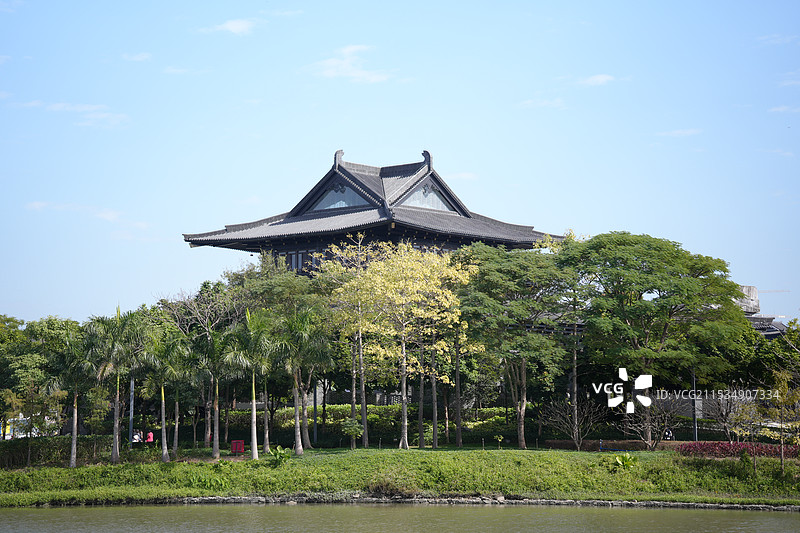 从海珠湖看文化馆图片素材