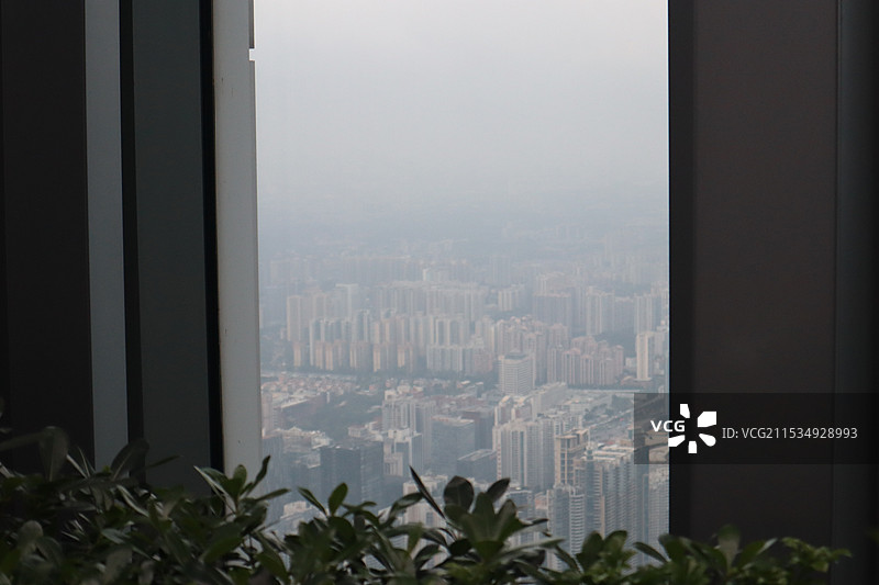 广州瑰丽酒店高空酒廊，茶、点心与酒共绘城市奢华风情。图片素材