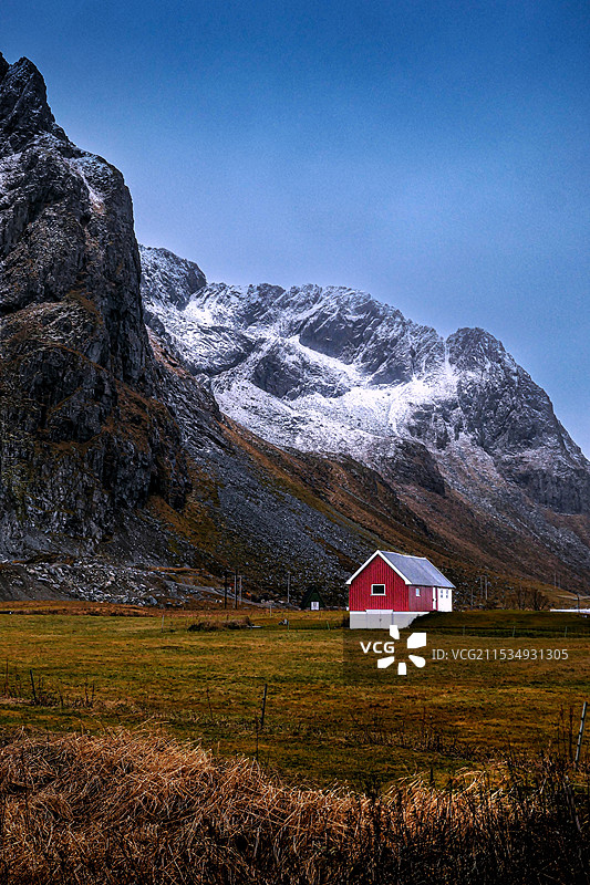 大山之下图片素材