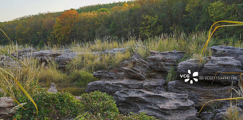 京山怪石河图片素材