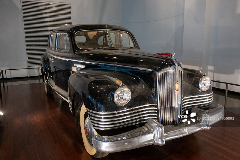 桌上古董车特写镜头图片素材