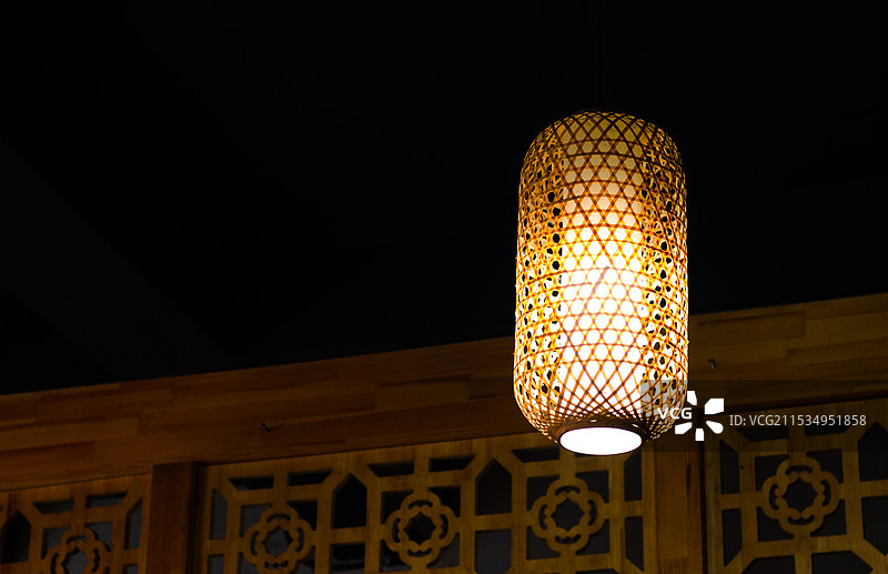 中餐馆里的黄灯笼图片素材