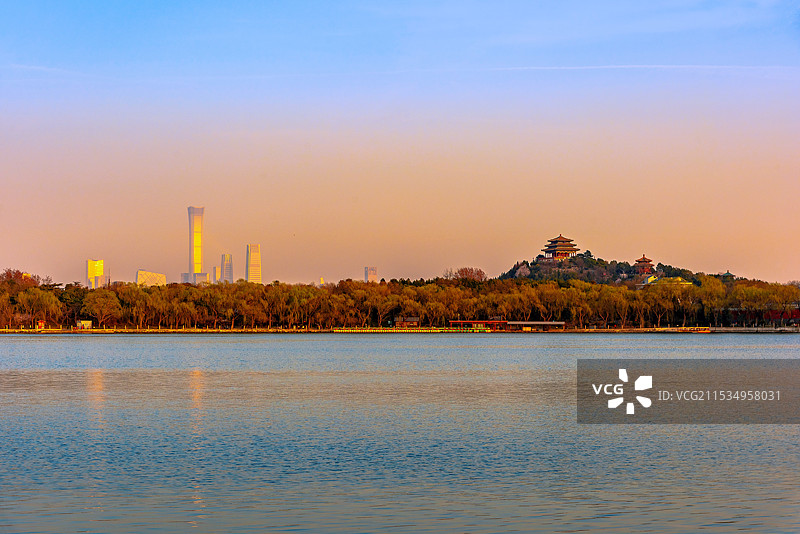 北京春天北海公园与CBD建筑群古今同框图片素材