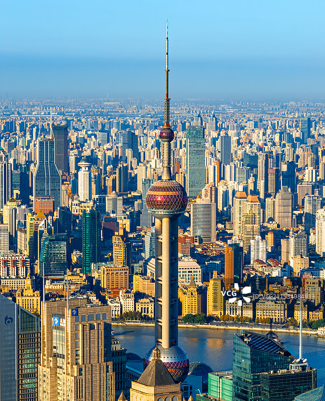 魔都上海 东方明珠电视塔 外滩历史建筑群 黄浦江沿岸城市CBD密集的摩天大楼图片素材