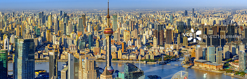 魔都上海繁华都市摩天大楼 苏州河黄浦江沿岸核心区:世界客厅 东方明珠陆家嘴与外滩历史建筑群图片素材
