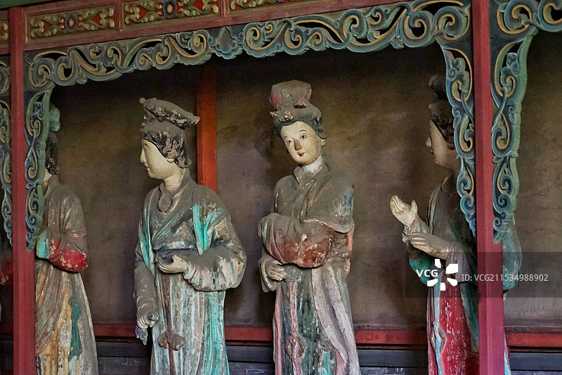 山西太原晋祠圣母殿古董彩塑侍女像图片素材
