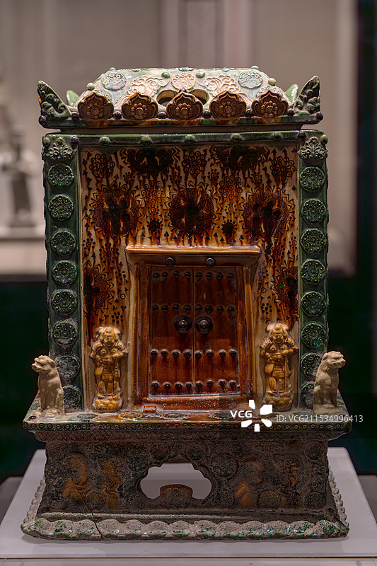 竖拍河南博物院北宋三彩舍利匣图片素材