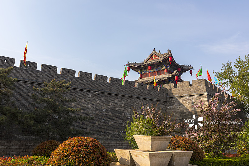 河南浚县古城西北角楼，古城墙，春天，花，全国重点文物保护单位图片素材
