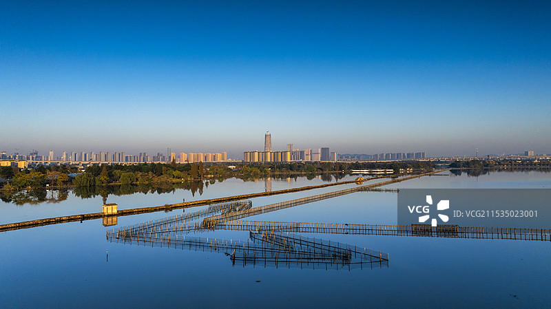 浙江绍兴犭央犭茶湖昂桑湖江南水乡古道图片素材