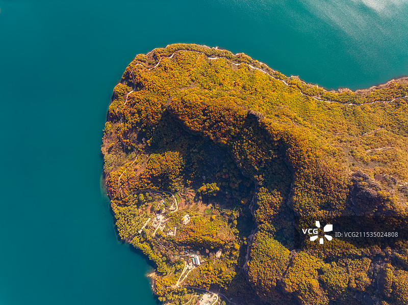 河南，安阳市，林州，石板岩镇，林虑山大峡谷，太行平湖，南谷洞水库，太行大峡谷，太行羊湖，秋季，航拍图片素材