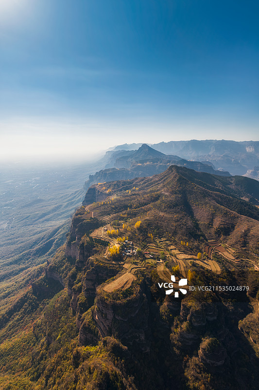 河南，安阳市，林州，石板岩镇，林虑山大峡谷，太行大峡谷，阶梯状山体，秋叶，太行山林州断层，东凹，航拍图片素材