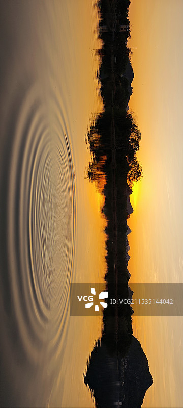 夕阳里图片素材