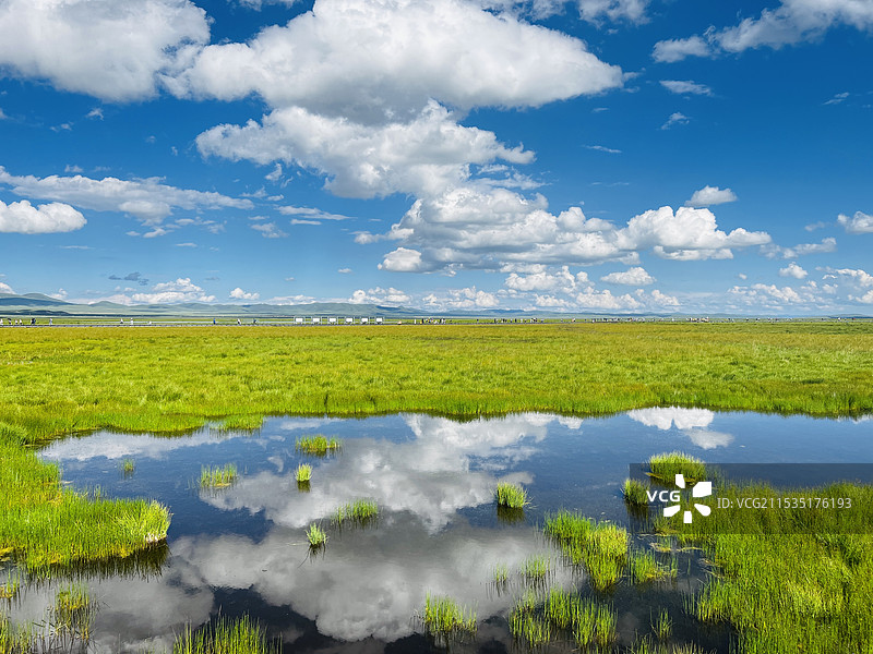 甘南藏族自治州扎尕那，花湖图片素材